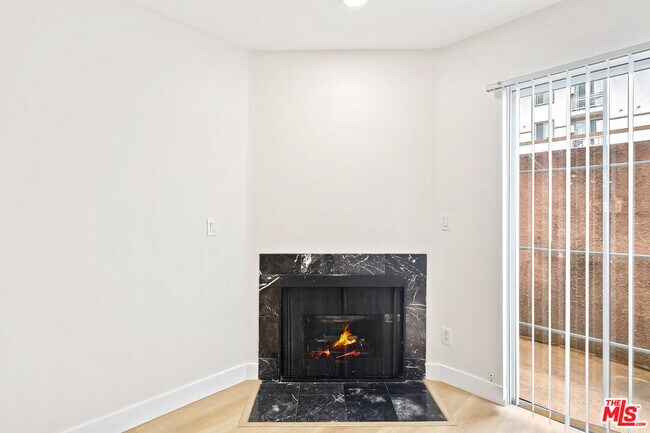 Building Photo - 10128 Hillhaven Ave
