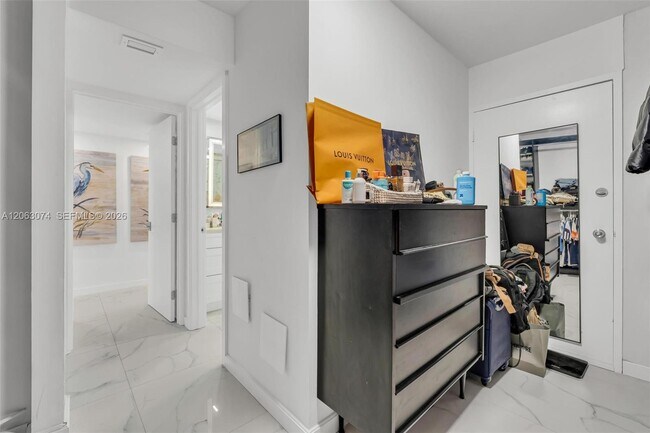 Building Photo - 18071 Biscayne Blvd