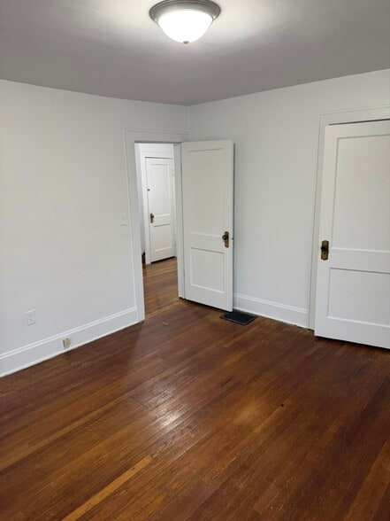 Building Photo - 594 N 21st St