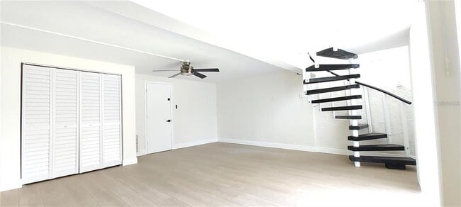 Building Photo - 255 Capri Cir N