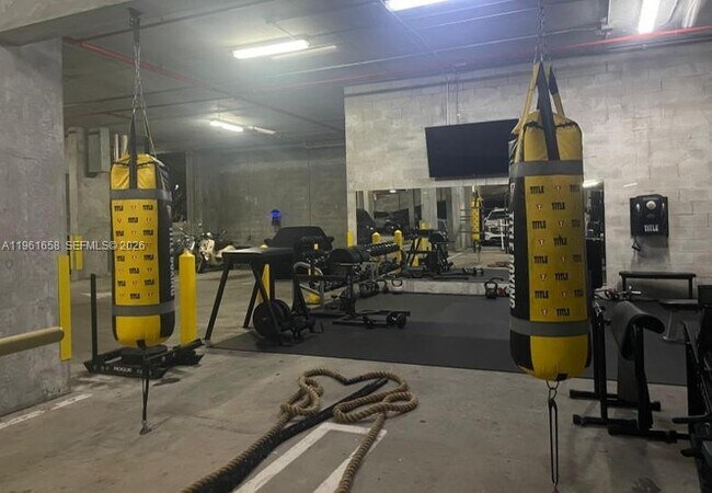 Building Photo - 7910 Harbor Island Dr