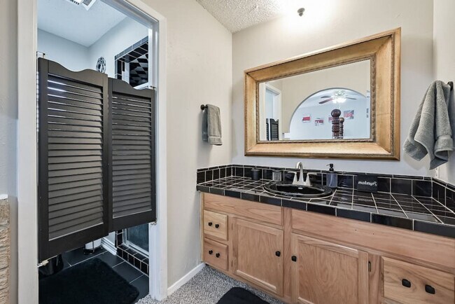 Building Photo - 1712 Meadowlane Terrace