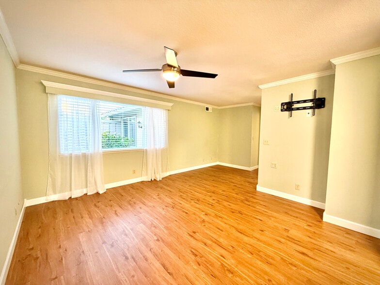 Building Photo - 1582 Calle Enrique