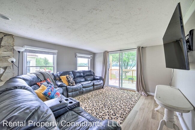 Building Photo - 3 br, 1 bath House - 3880 Bell Lake Dr. NE