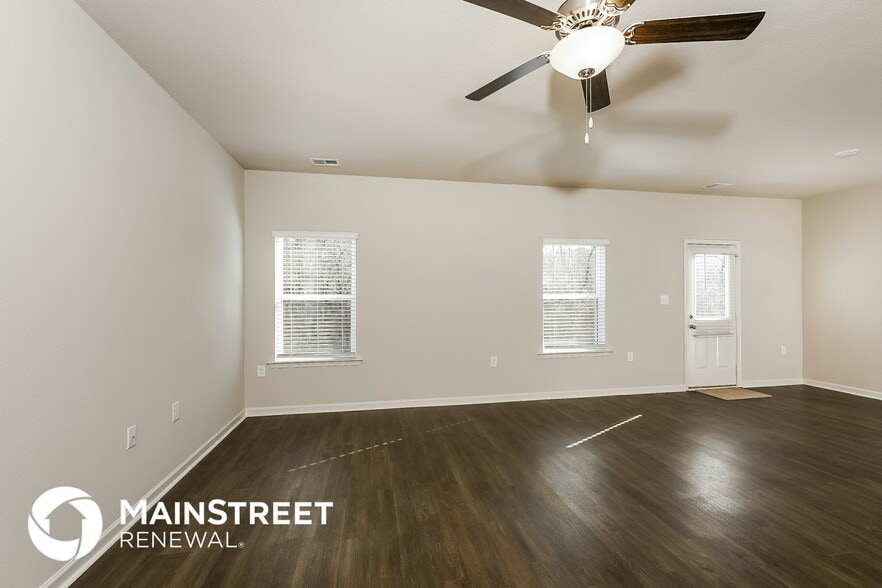 Building Photo - 630 Clover Cir