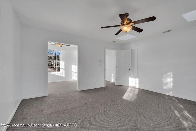 Building Photo - 1708 Lake Dr