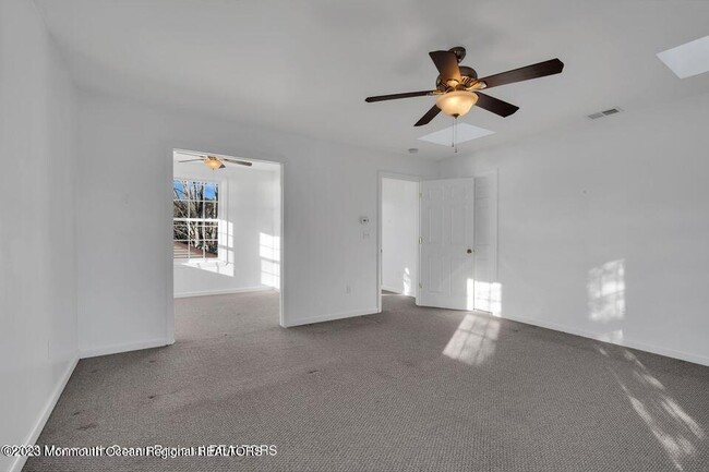 Building Photo - 1708 Lake Dr