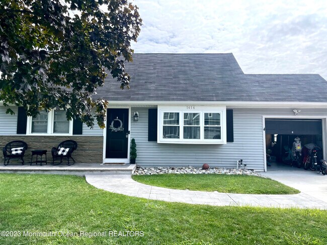 Building Photo - 1414 Treeneedle Rd