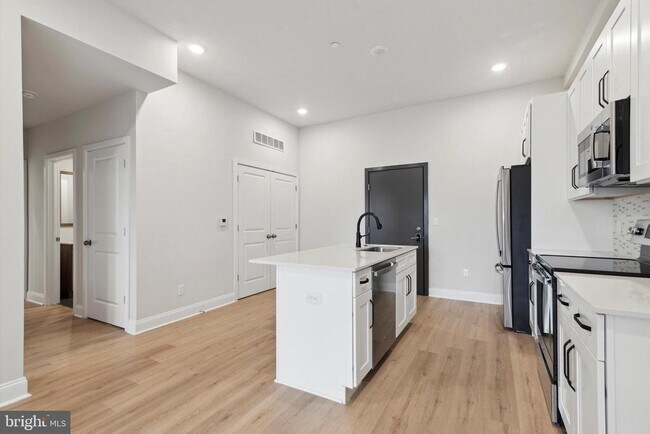 Building Photo - 2143 E Lehigh Ave