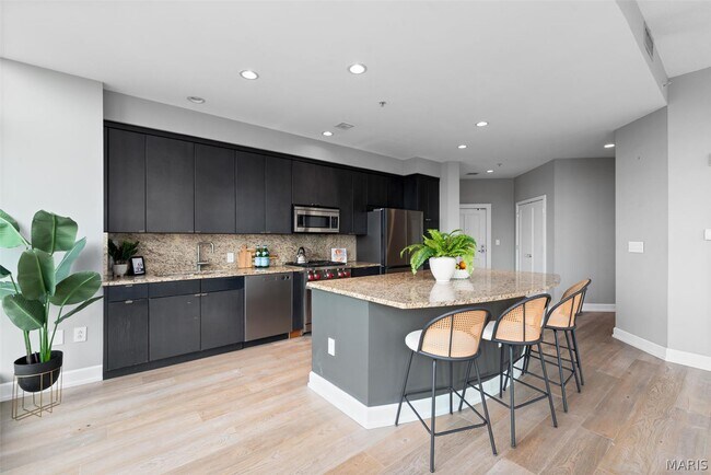 Building Photo - 4909 Laclede Ave