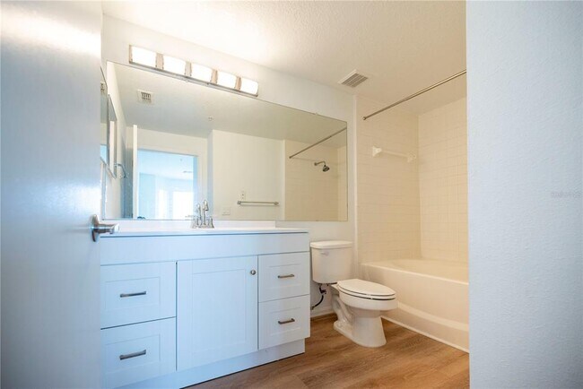 Building Photo - 5554 Metrowest Blvd