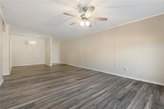 Building Photo - 2704 Whitney Pl