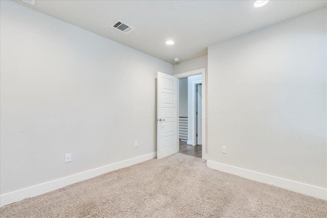 Building Photo - 2807 Del Curto Rd