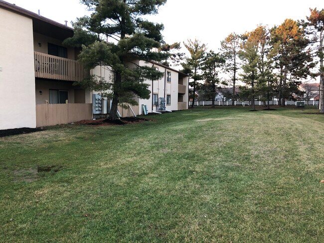 Building Photo - 2283 Hedgerow Road