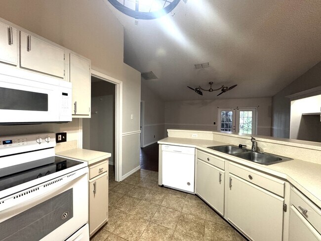 Building Photo - 2728 Corrigan Dr