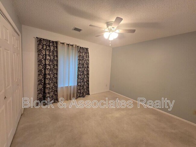 Building Photo - 606 English Ct