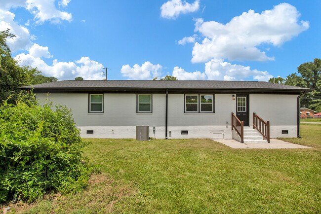 Building Photo - 7001 Bronwyn St