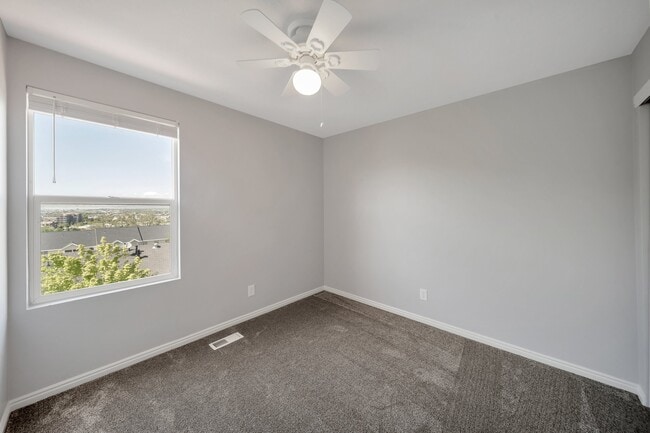 Building Photo - 175 E Wayfield Dr
