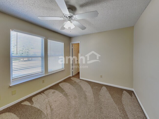 Building Photo - 711 Thornwood Ct