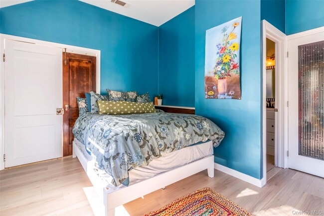 Building Photo - 312 5th Ave