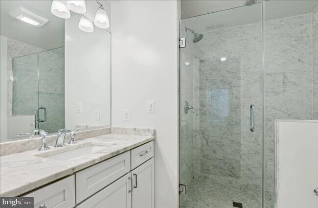 Building Photo - 1340 Nicholson St NW