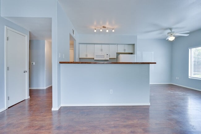 Building Photo - NW!! Gated!!! Clubhouse!!!Community Pool!!! 1st Floor Condo!!! Wood like floors!! No Carpet!!