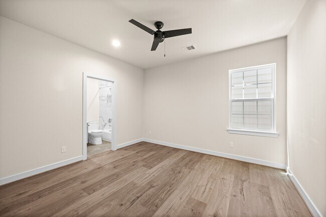Building Photo - 1606 Northwood St