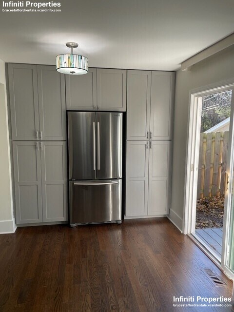 Building Photo - 133 N Huffman St