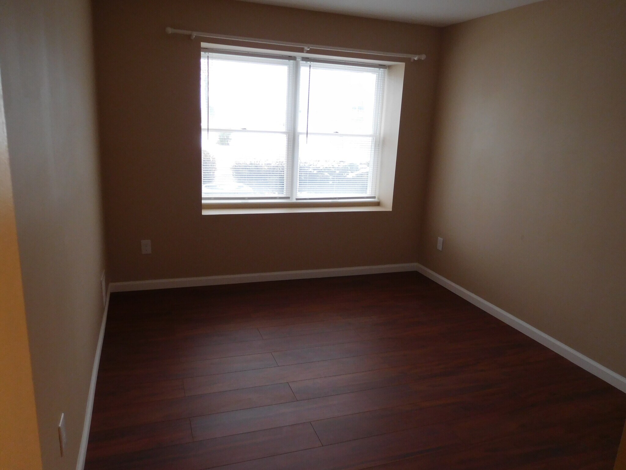 Building Photo - 700 N Franklin Blvd, Unit 1603