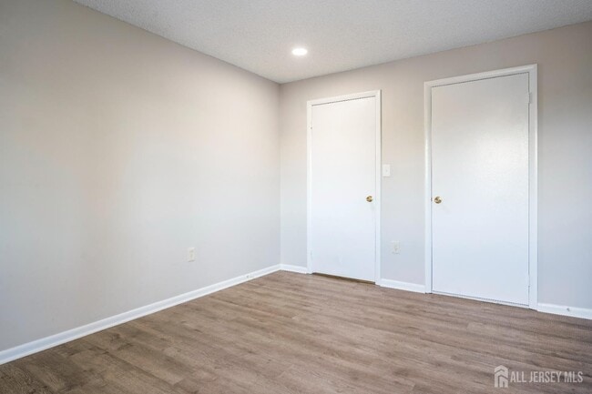 Building Photo - 607 Ravens Crest Dr