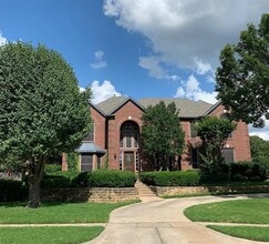 Building Photo - 818 Stratford Dr