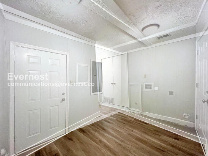 Building Photo - 8405 Greenbrook Pkwy