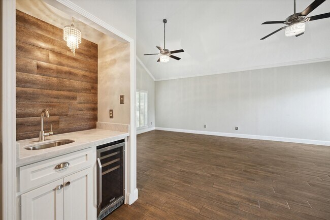 Building Photo - 1311 Ambergate Dr