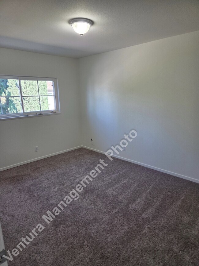 Building Photo - 2333 Lawnview Ct
