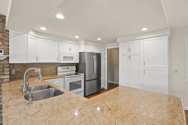 Building Photo - 5525 Amby Dr