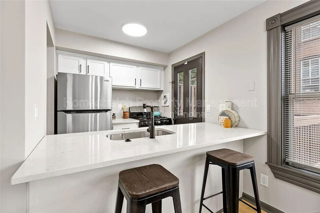 Building Photo - 1001 Lami St