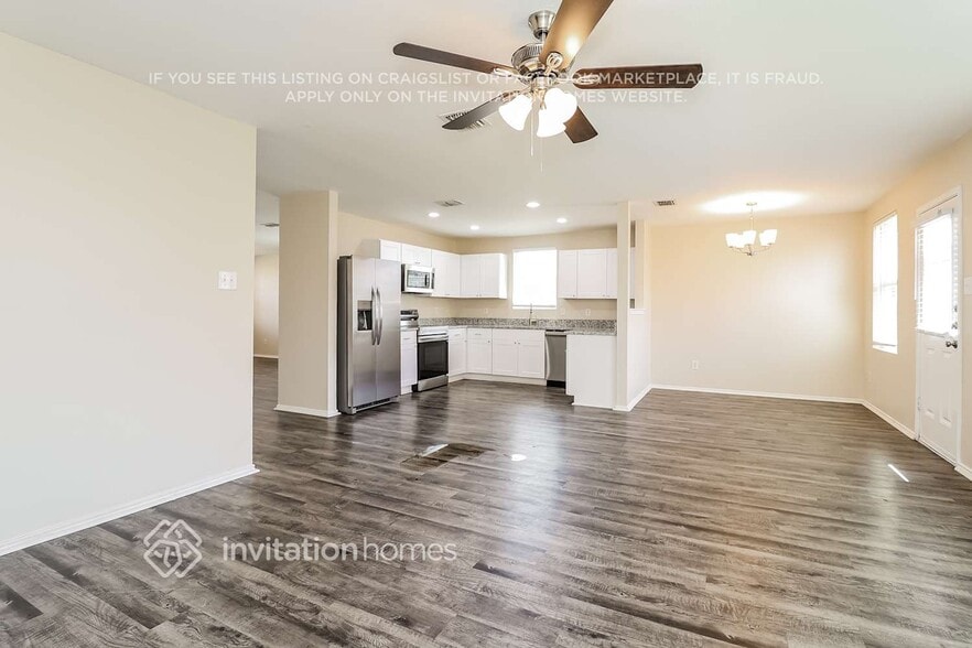 Building Photo - 2807 Amber Waves Ln