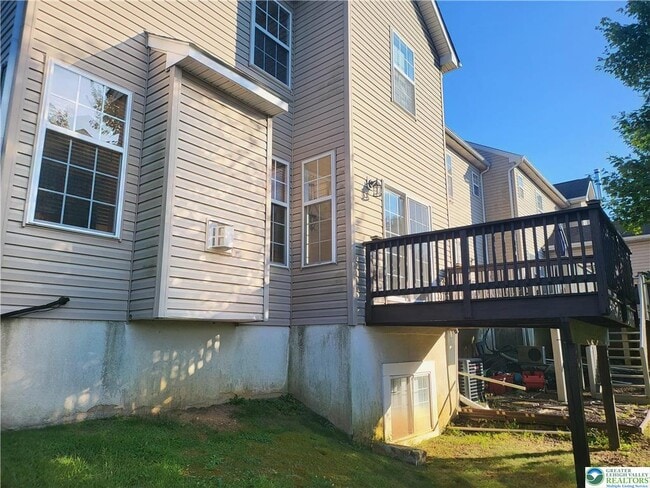 Building Photo - 5215 Spring Ridge Dr E