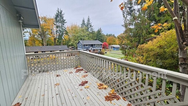 Building Photo - 1155 Silverleaf Ct E