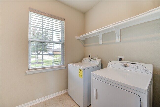 Building Photo - 10311 Sill Pr Dr