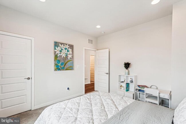 Building Photo - 42023 Spring Air Dr