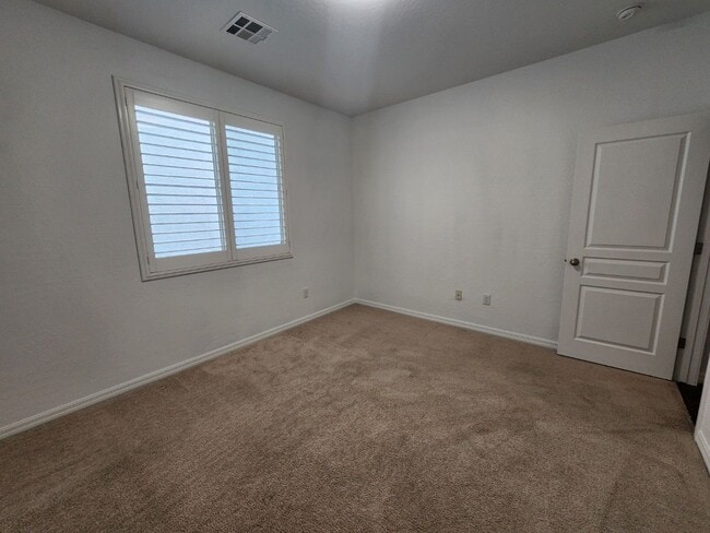 Building Photo - Lovely Single Story Home in Mountains Edge