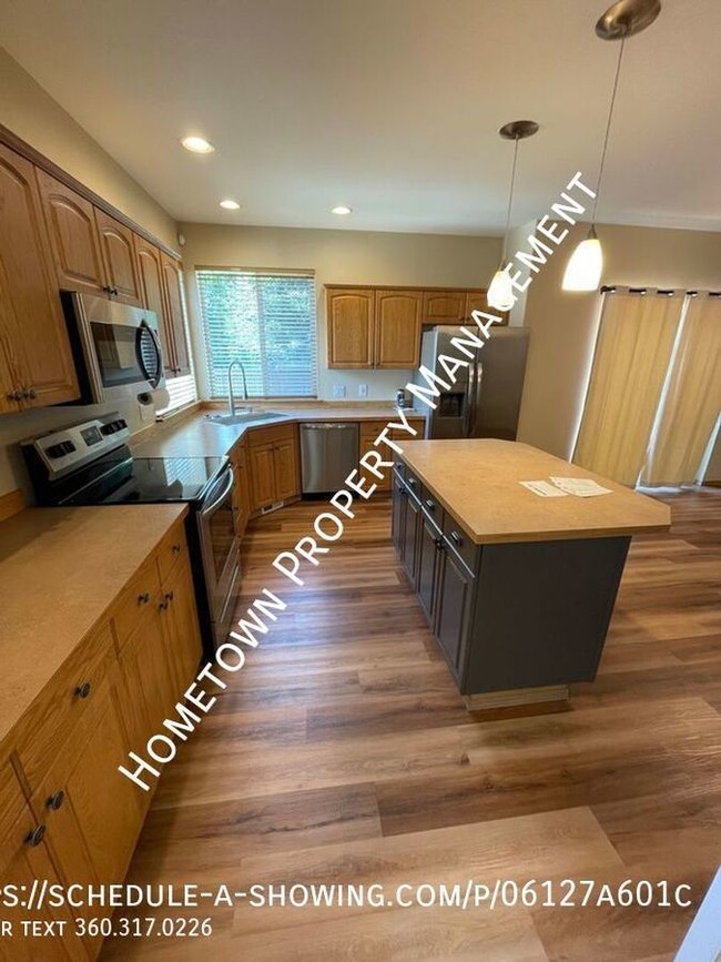 Building Photo - Beautiful Spanaway 3+ Bedroom Home with Ai...