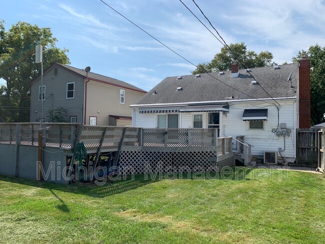 Building Photo - 7428 Deering St