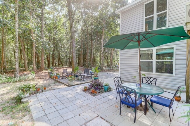 Building Photo - Quiet and Serene Johns Island Living