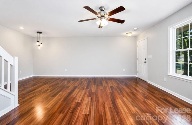 Building Photo - 10519 Yellow Rose Ln