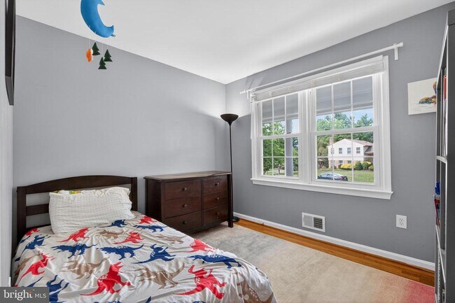 Building Photo - 9801 Meadow Valley Dr