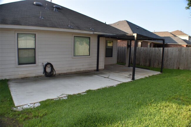 Building Photo - 2602 Lexington Park Dr