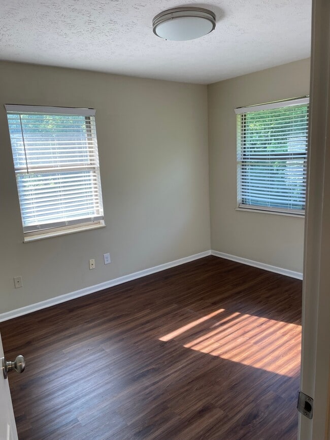 Building Photo - 9208 Pasadena Cir