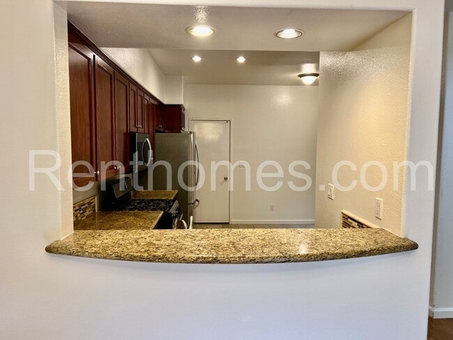Building Photo - 10960 Creekbridge Pl
